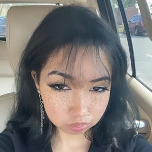 Meet your Posher, Leah